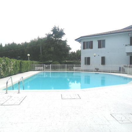 Appartamento A Peschiera Del Garda Con Piscina ภายนอก รูปภาพ