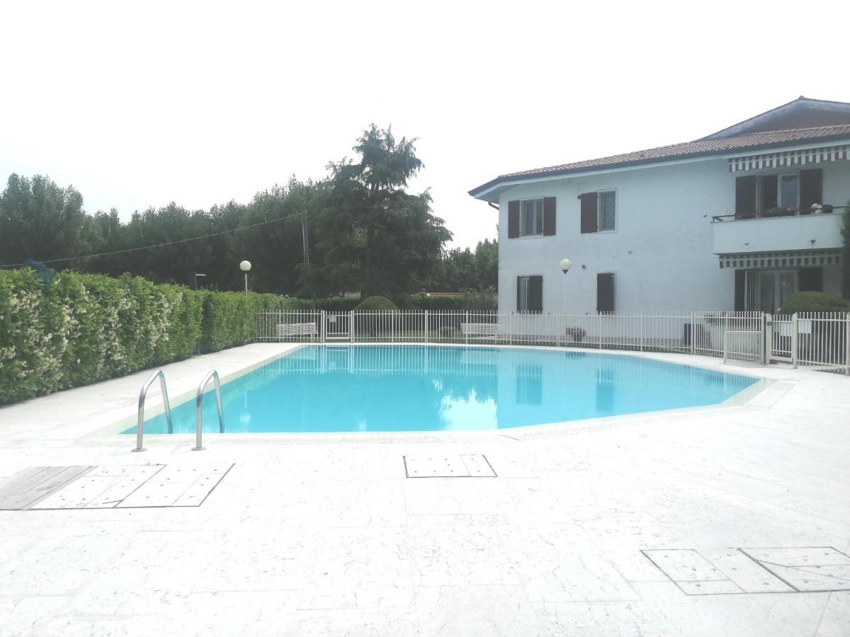 Appartamento A Peschiera Del Garda Con Piscina ภายนอก รูปภาพ