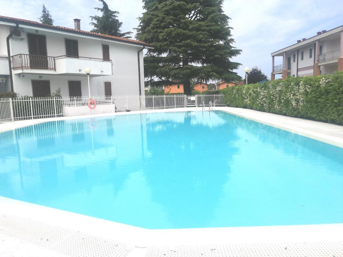 Appartamento A Peschiera Del Garda Con Piscina ภายนอก รูปภาพ